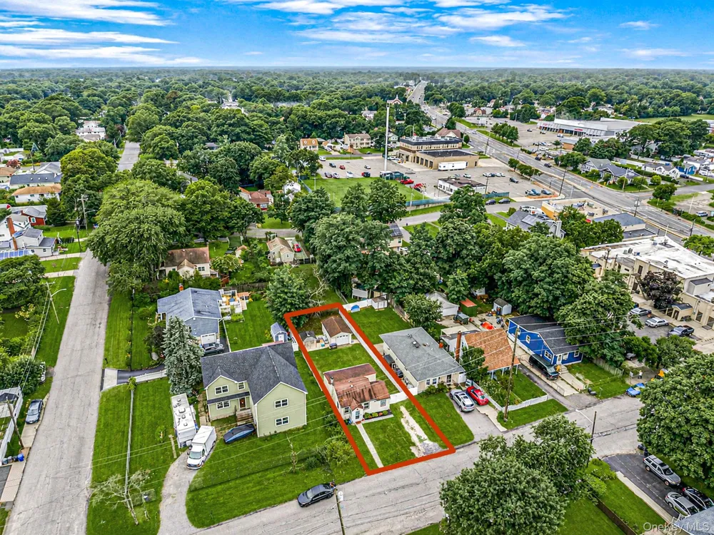 86 Woodycrest Drive Farmingville, NY 11738