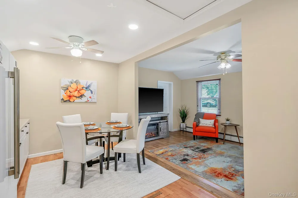 86 Woodycrest Drive Farmingville, NY 11738