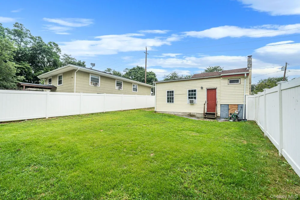 86 Woodycrest Drive Farmingville, NY 11738
