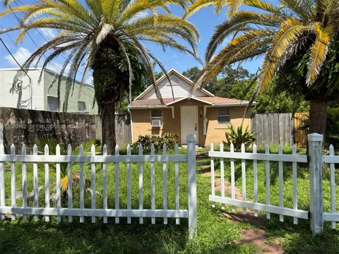 113 SE 4th St