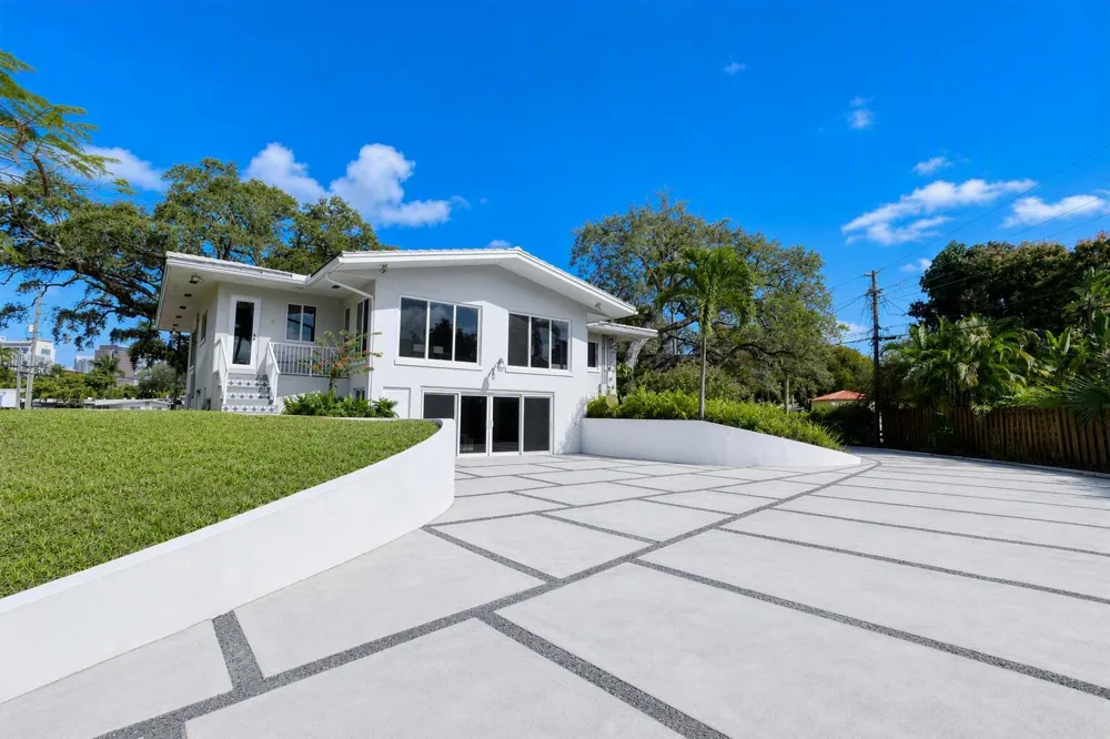 600 SW 12th Street Fort Lauderdale, FL 33315