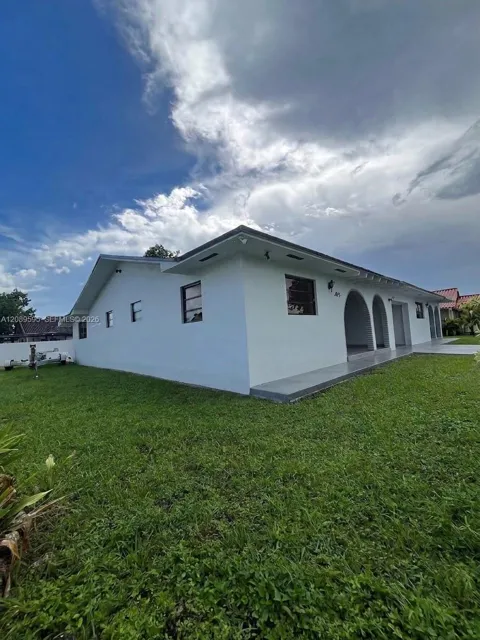 1400 W 39th Pl #1400