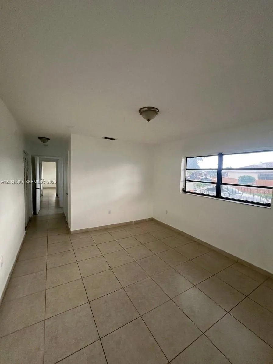 1400 W 39th Pl #1400 Hialeah, FL 33012
