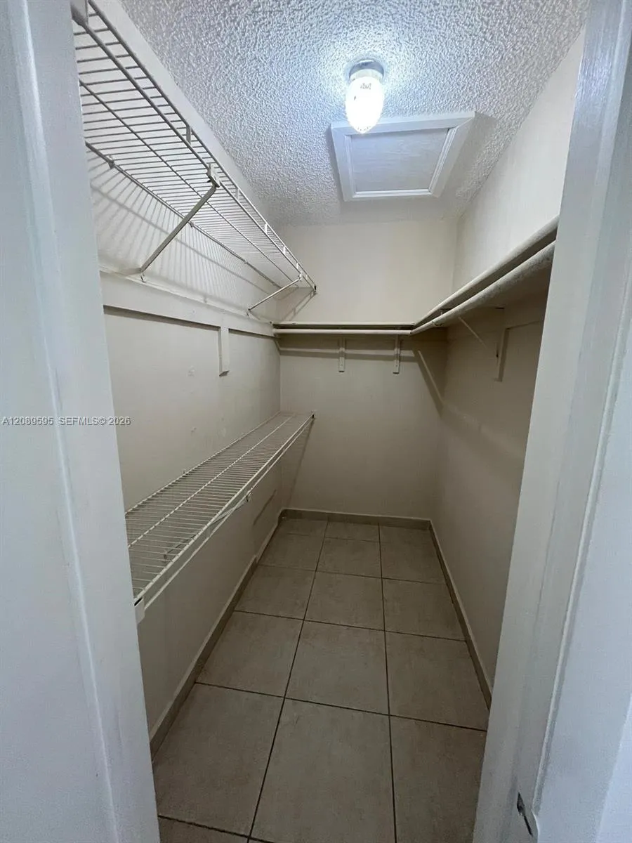 1400 W 39th Pl #1400 Hialeah, FL 33012