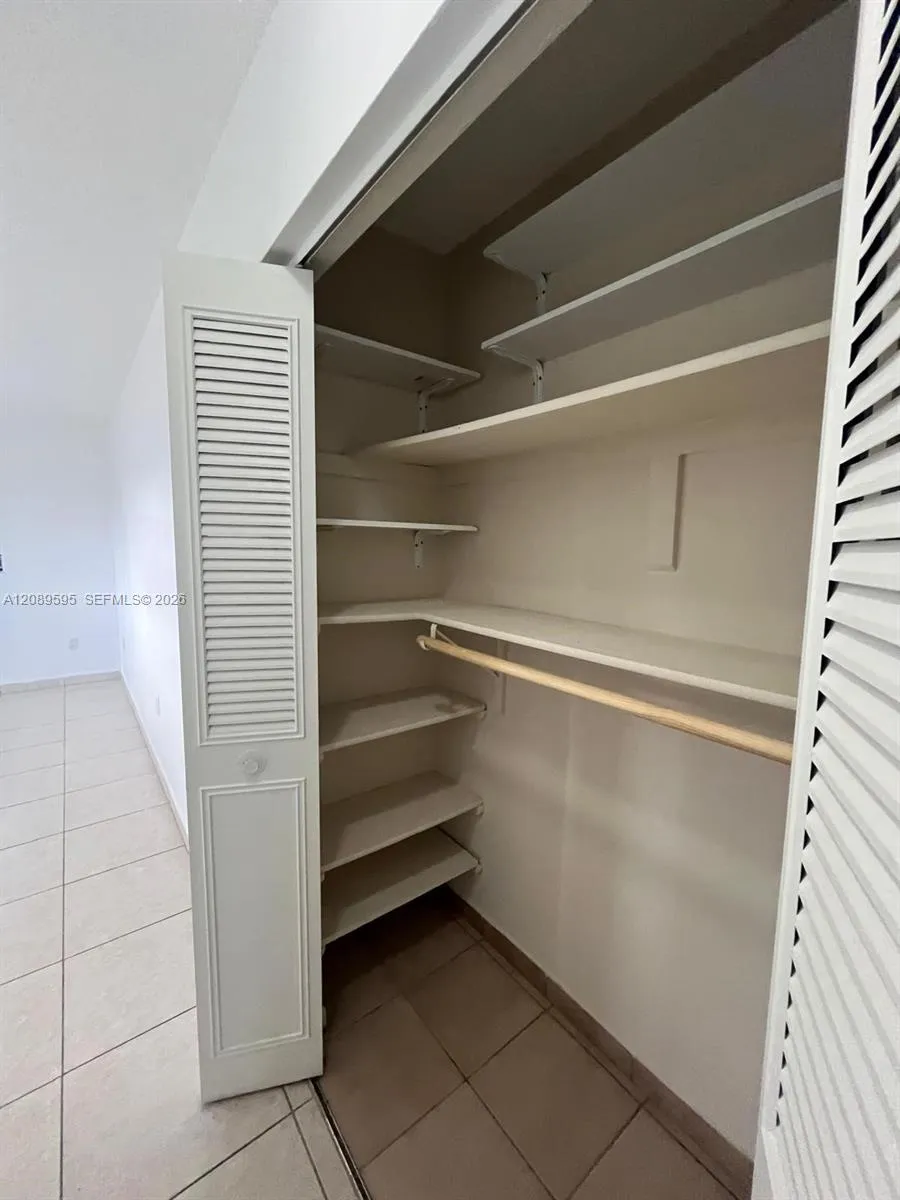 1400 W 39th Pl #1400 Hialeah, FL 33012