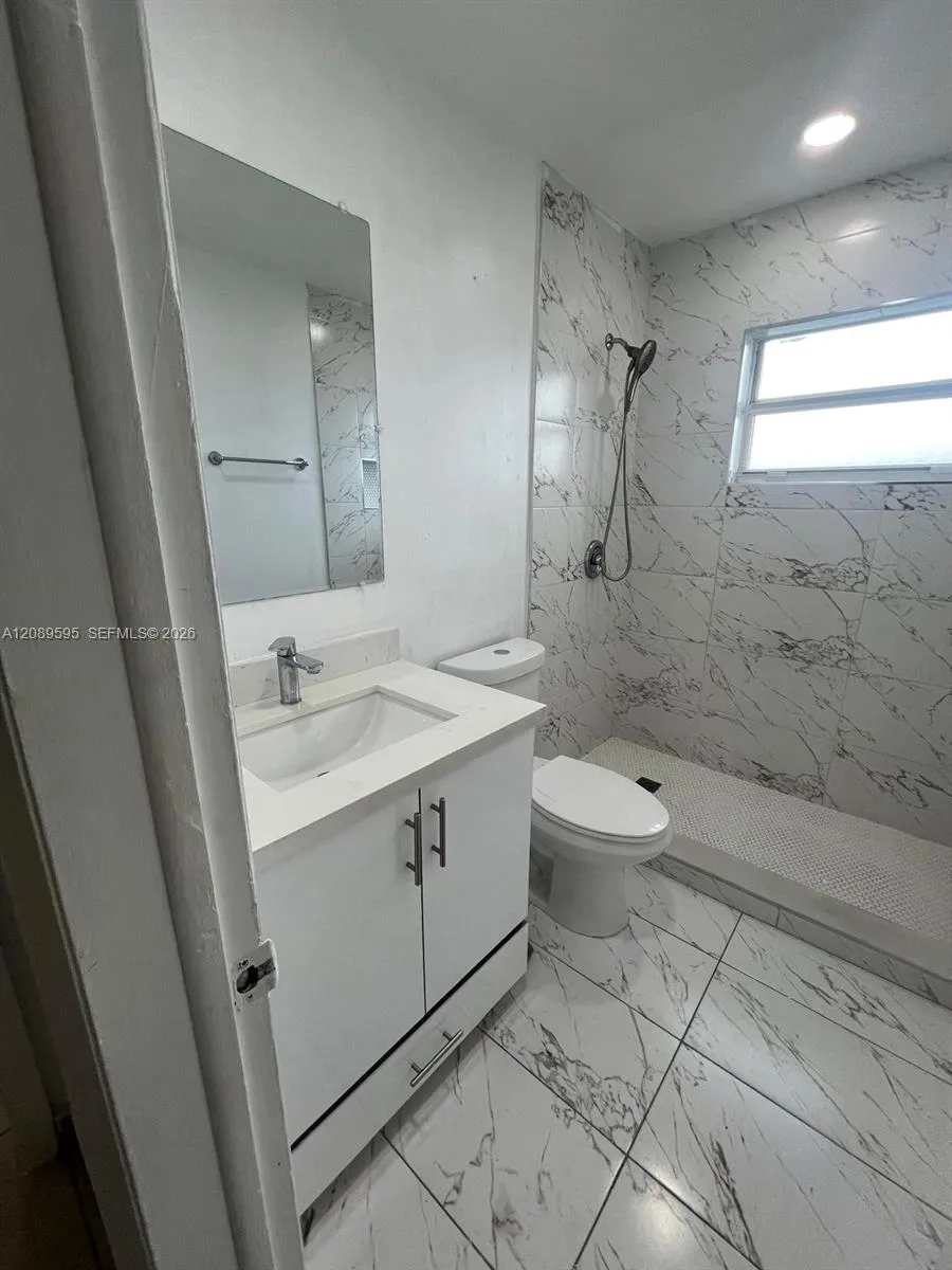 1400 W 39th Pl #1400 Hialeah, FL 33012