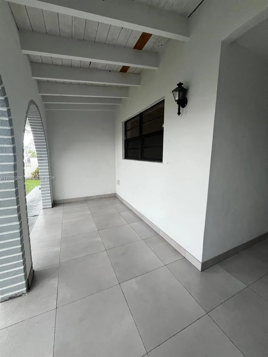 1400 W 39th Pl #1400 Hialeah, FL 33012