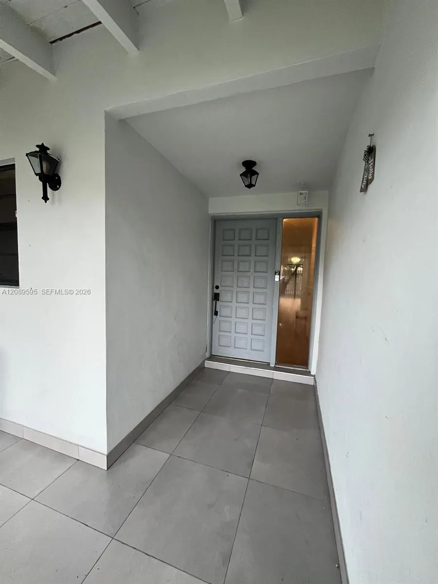 1400 W 39th Pl #1400 Hialeah, FL 33012