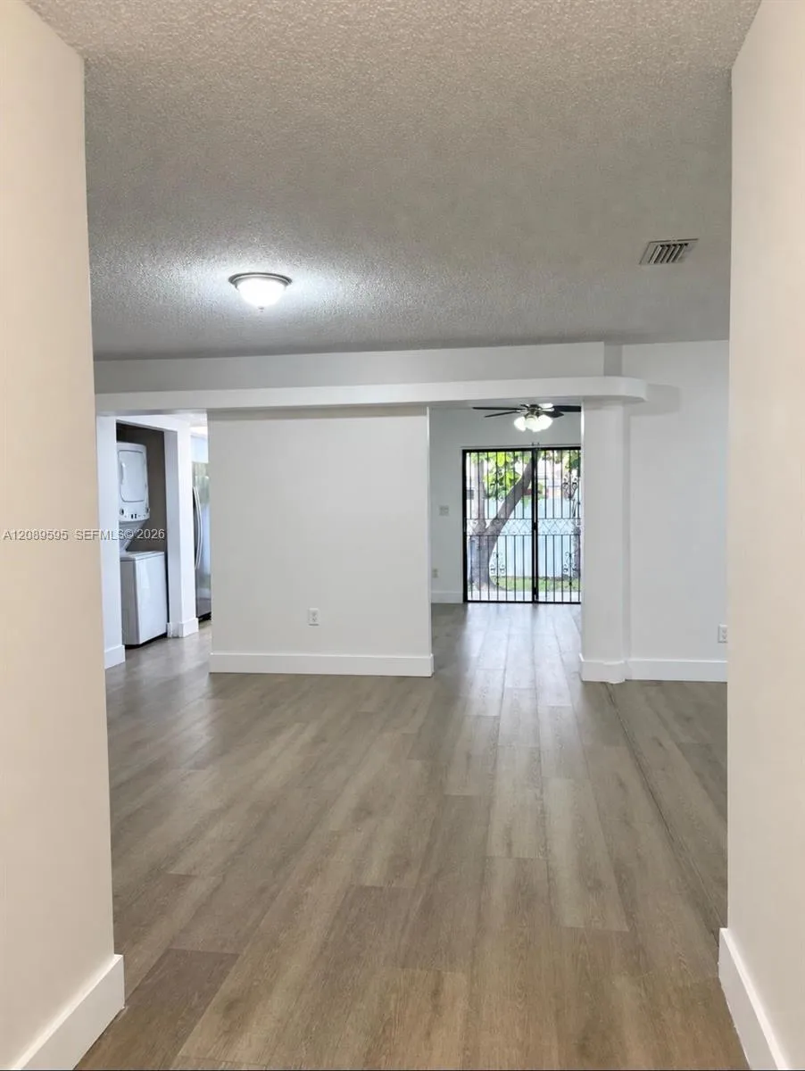1400 W 39th Pl #1400 Hialeah, FL 33012