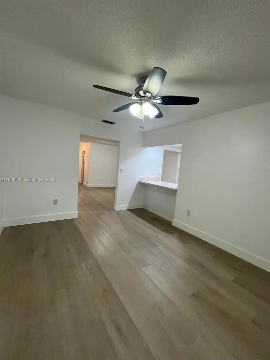 1400 W 39th Pl #1400 Hialeah, FL 33012