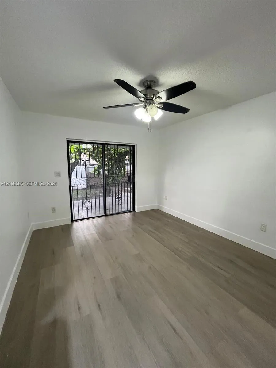 1400 W 39th Pl #1400 Hialeah, FL 33012