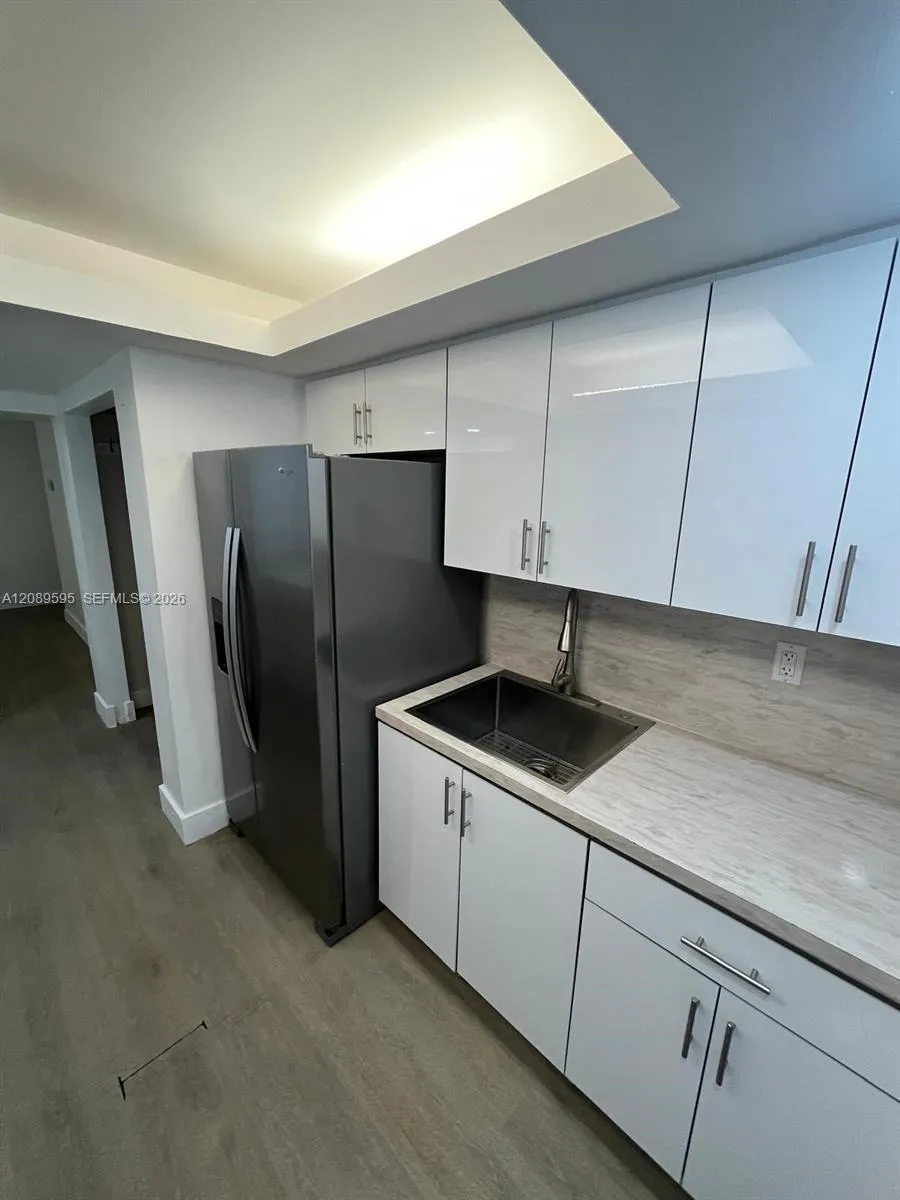 1400 W 39th Pl #1400 Hialeah, FL 33012