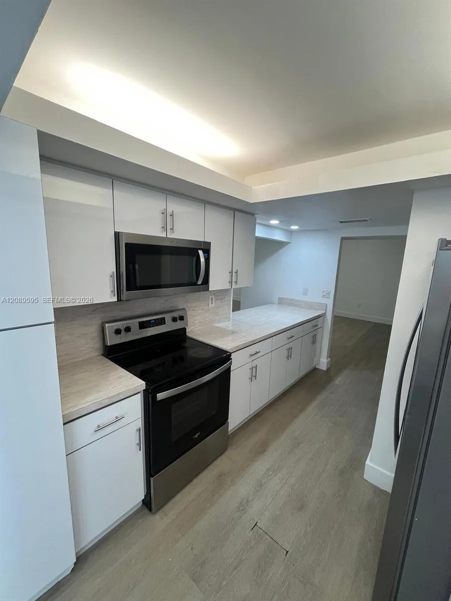 1400 W 39th Pl #1400 Hialeah, FL 33012