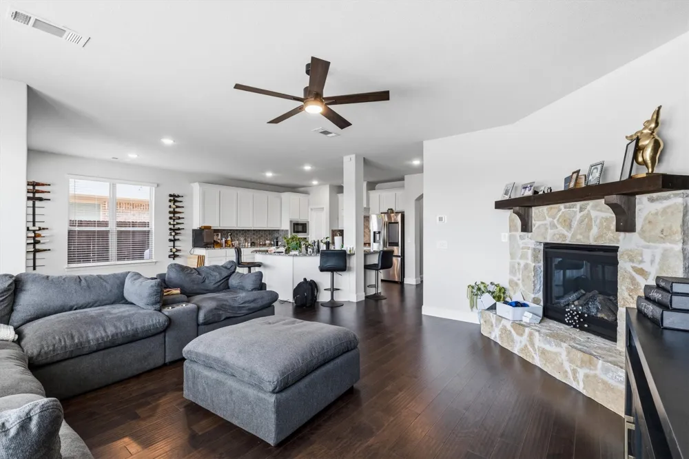 1959 Cedarwood Drive Glenn Heights, TX 75154