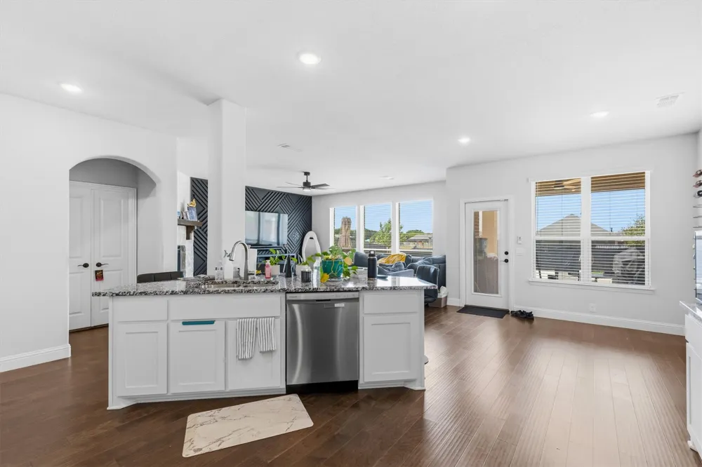 1959 Cedarwood Drive Glenn Heights, TX 75154