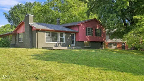 2700 Redbud Lane