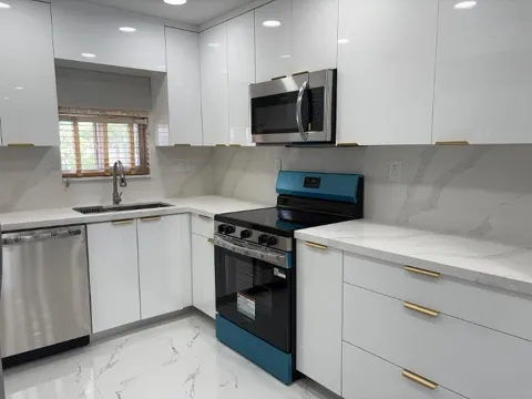 700 S Hollybrook Drive S #207