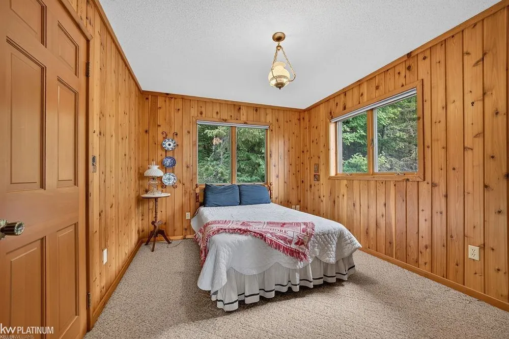 15801 SHUBERT Highway Krakow Township, MI 49707