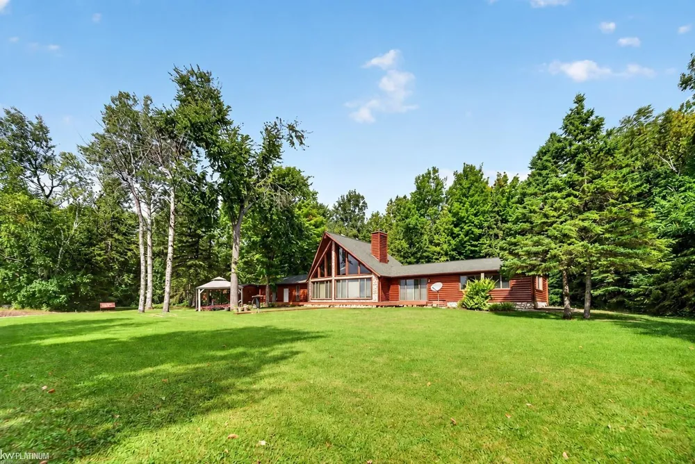 15801 SHUBERT Highway Krakow Township, MI 49707