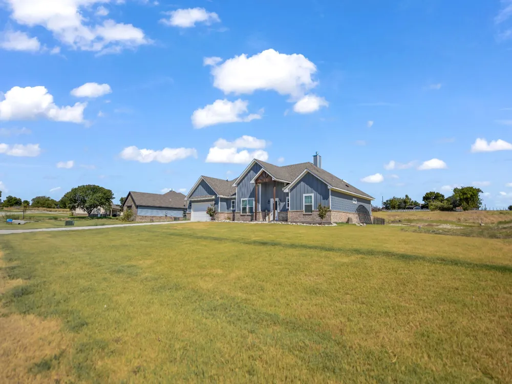 1017 Don Eve Court Azle, TX 76020