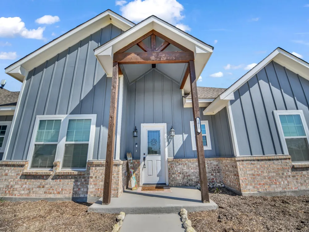 1017 Don Eve Court Azle, TX 76020