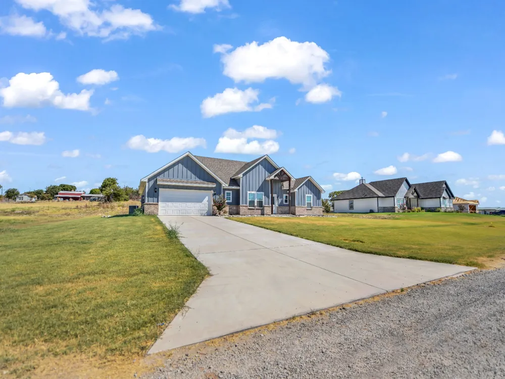 1017 Don Eve Court Azle, TX 76020