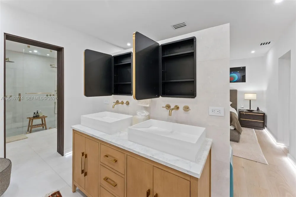 823 NE 72nd St Miami, FL 33138
