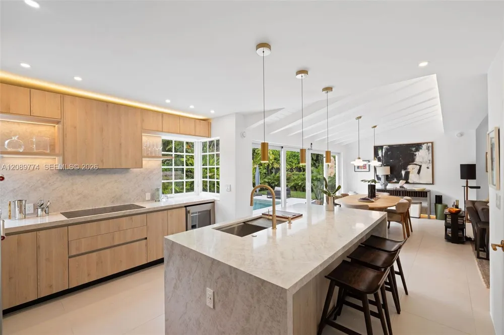 823 NE 72nd St Miami, FL 33138