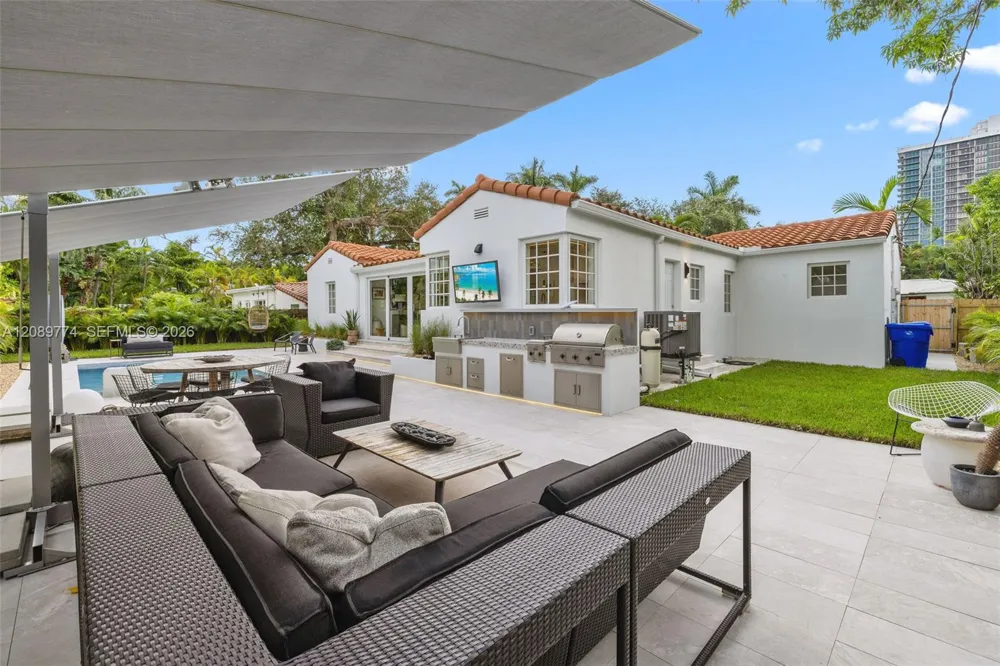 823 NE 72nd St Miami, FL 33138