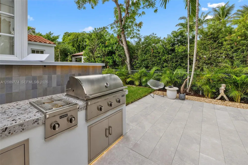 823 NE 72nd St Miami, FL 33138
