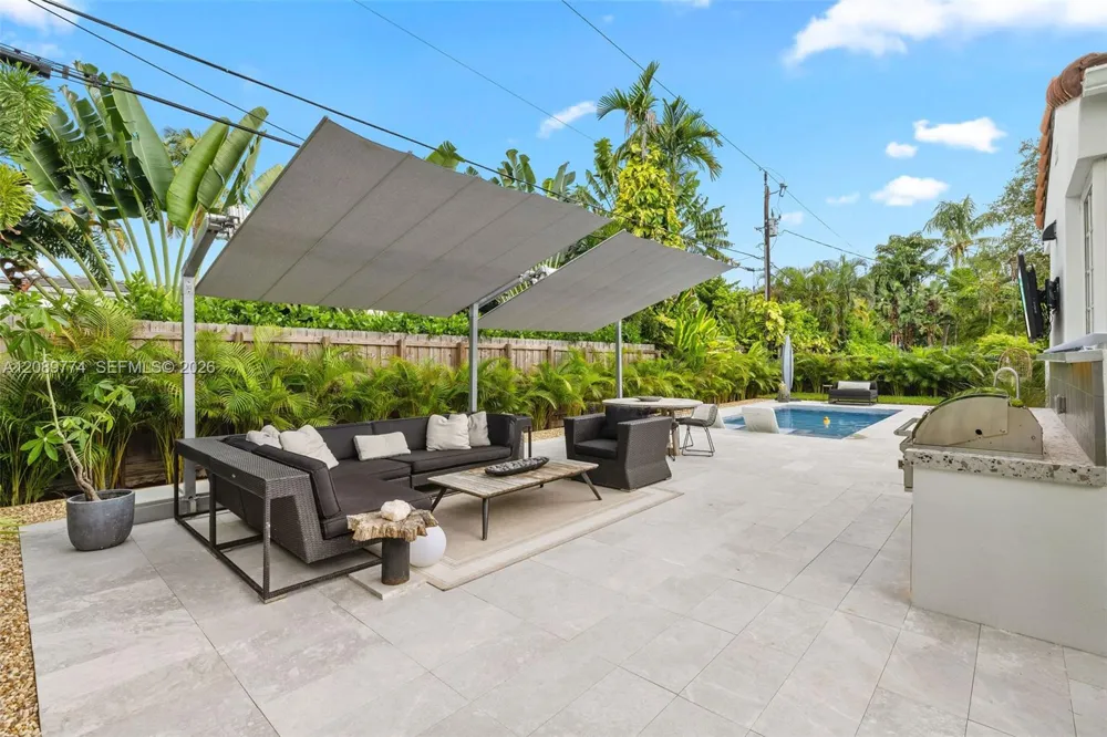 823 NE 72nd St Miami, FL 33138