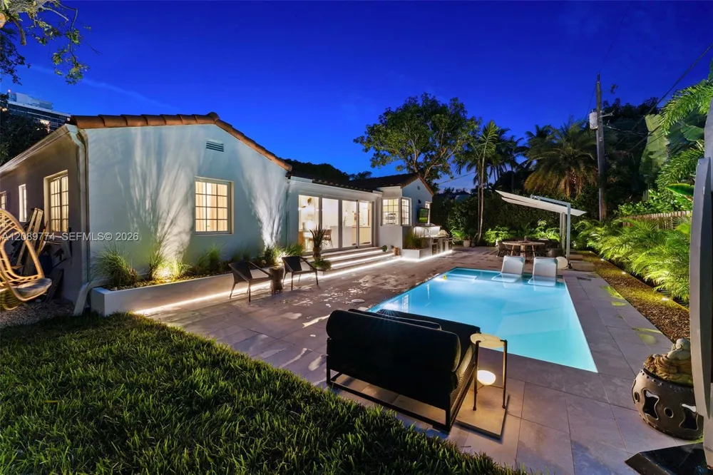 823 NE 72nd St Miami, FL 33138