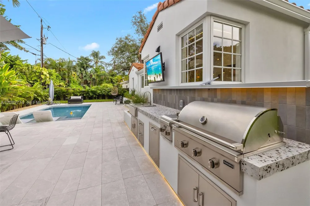 823 NE 72nd St Miami, FL 33138