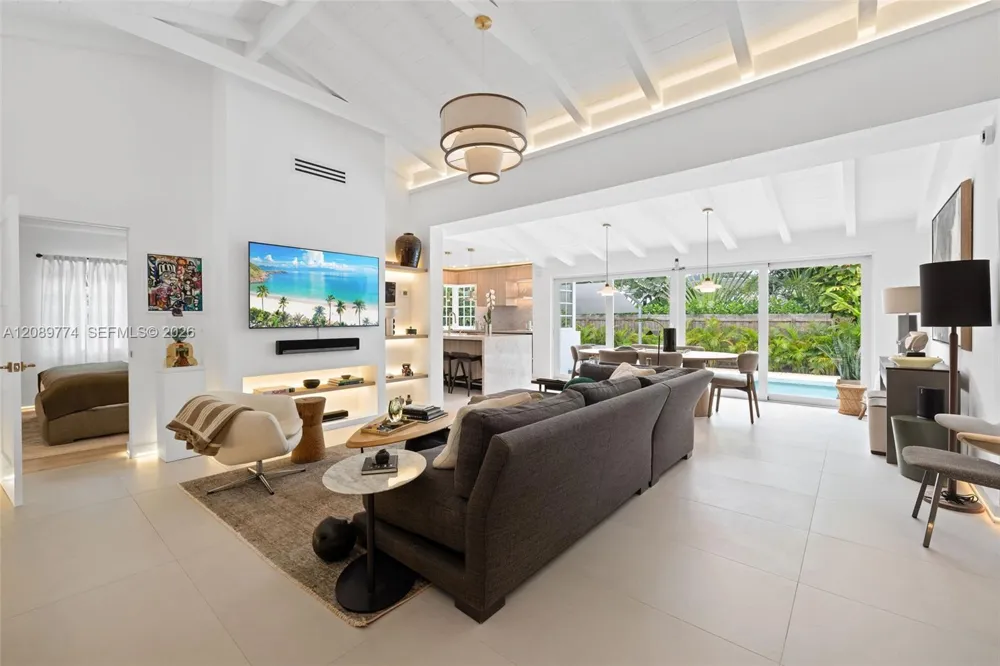 823 NE 72nd St Miami, FL 33138
