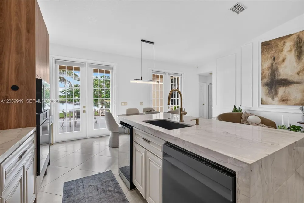 820 Falling Water Rd Weston, FL 33326