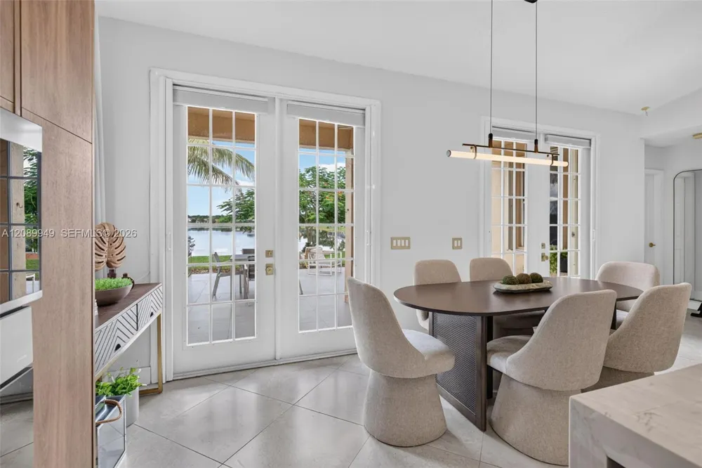 820 Falling Water Rd Weston, FL 33326