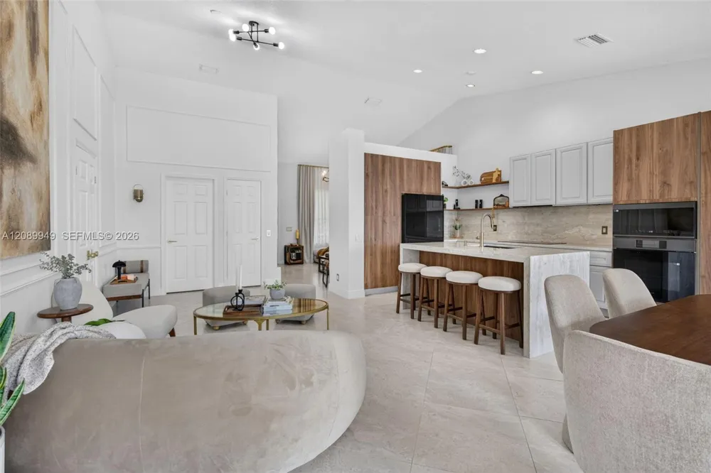 820 Falling Water Rd Weston, FL 33326