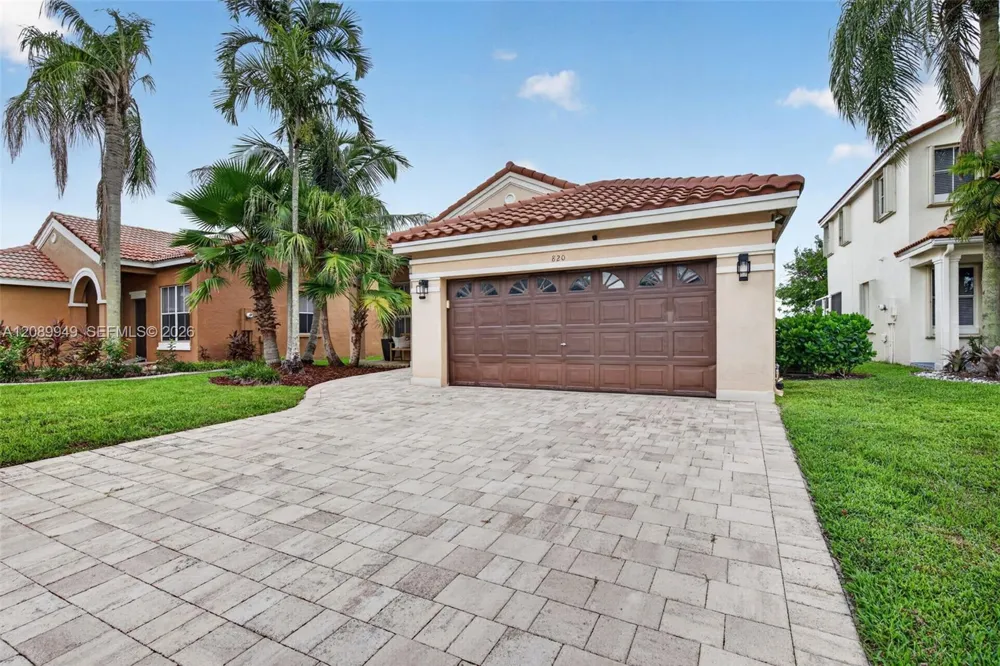 820 Falling Water Rd Weston, FL 33326