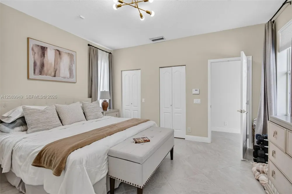 820 Falling Water Rd Weston, FL 33326