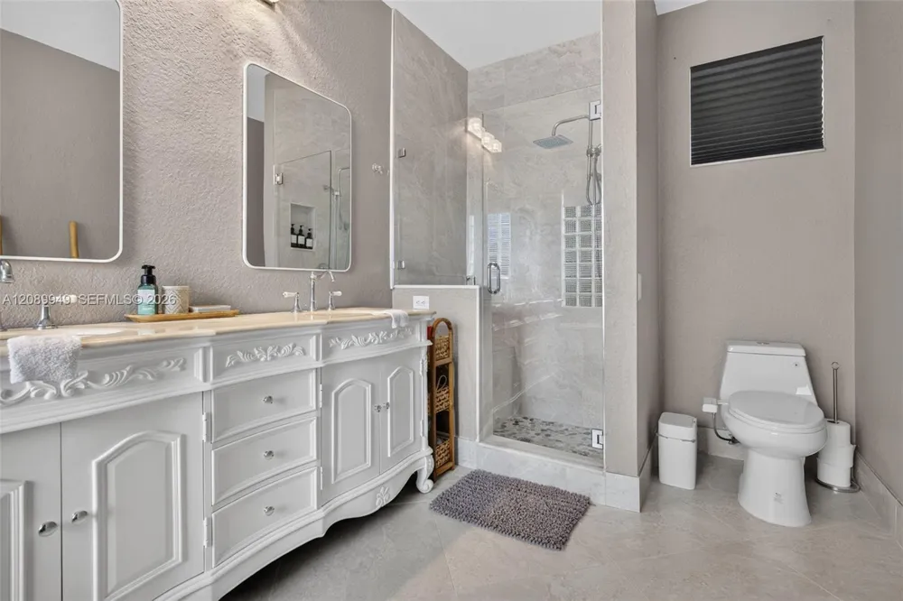820 Falling Water Rd Weston, FL 33326