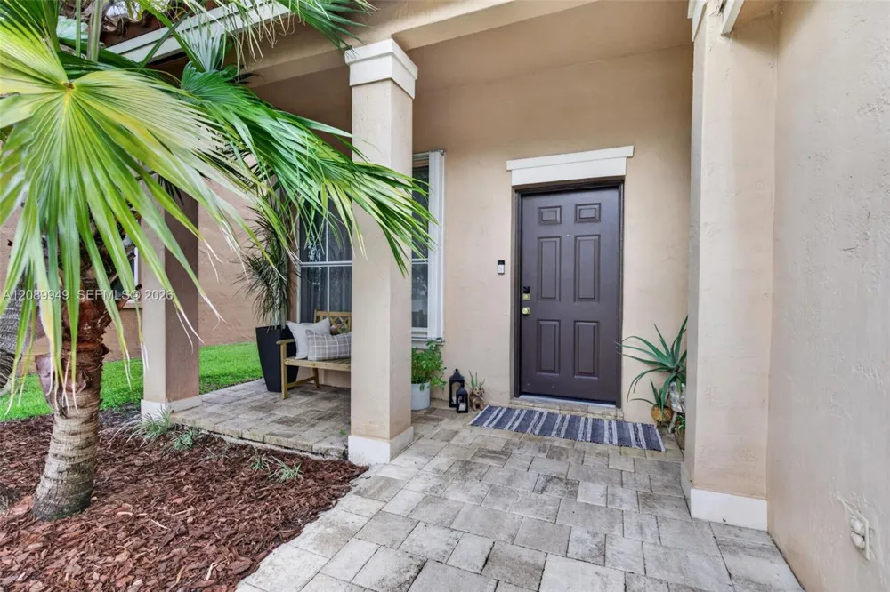 820 Falling Water Rd Weston, FL 33326