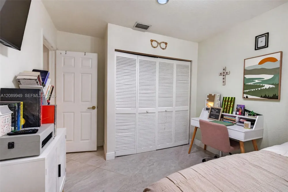 820 Falling Water Rd Weston, FL 33326