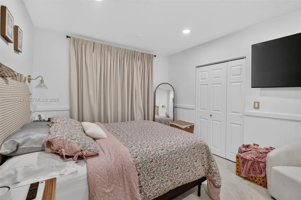 820 Falling Water Rd Weston, FL 33326