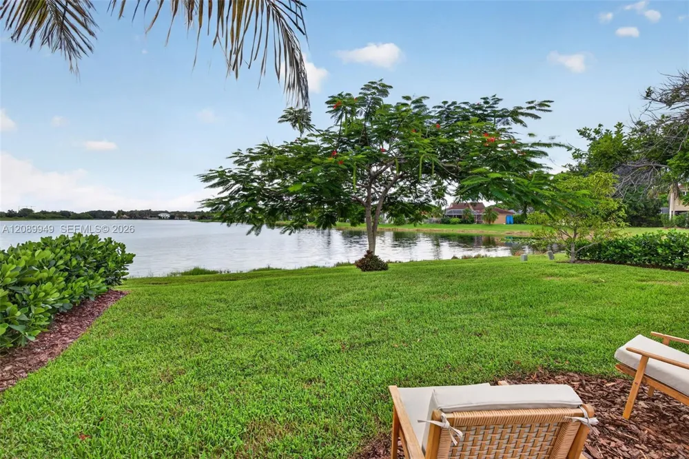 820 Falling Water Rd Weston, FL 33326