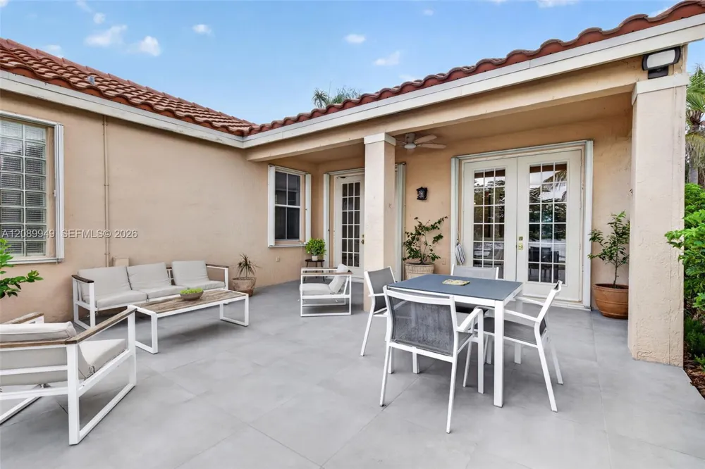 820 Falling Water Rd Weston, FL 33326