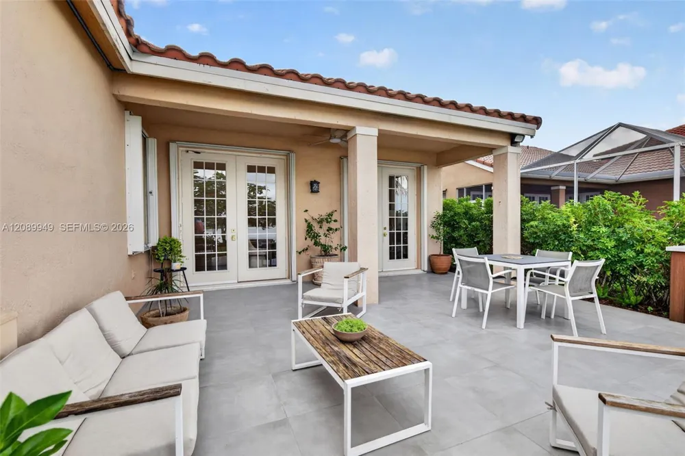 820 Falling Water Rd Weston, FL 33326
