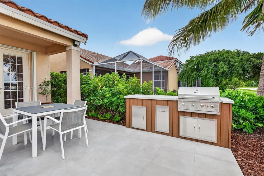 820 Falling Water Rd Weston, FL 33326