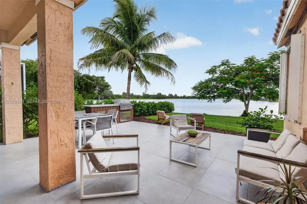 820 Falling Water Rd Weston, FL 33326