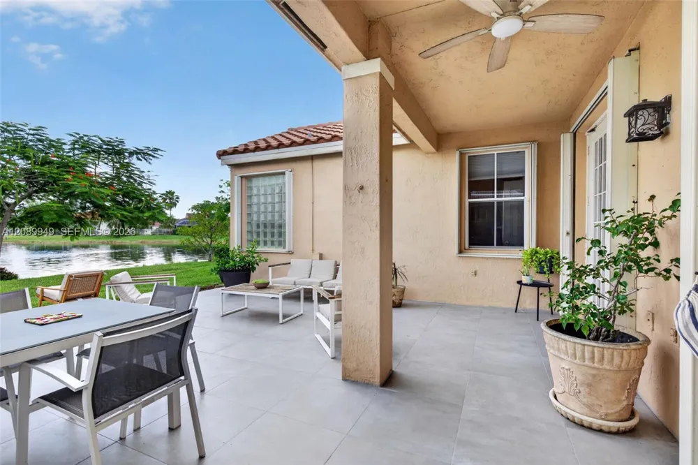 820 Falling Water Rd Weston, FL 33326