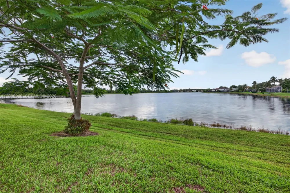 820 Falling Water Rd Weston, FL 33326